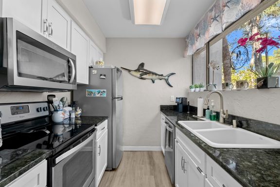 Kitchen has lots of extras